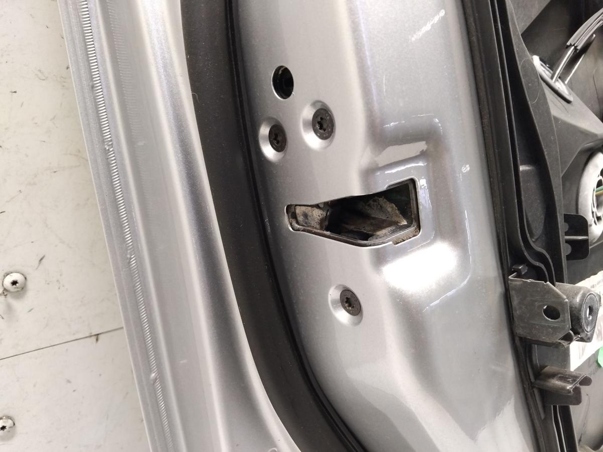 Ford Fiesta JA8 T&uuml;r vorn links Fahrert&uuml;r 5-T&uuml;rer Polarsilbermetallic BJ2009