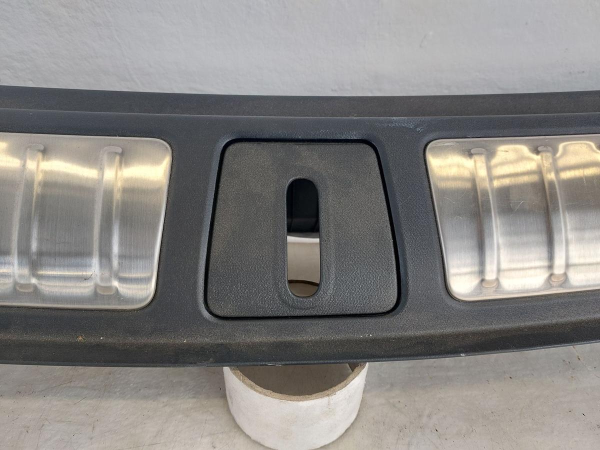 NIO EL6 Elektro SUV Verkleidung Ladekante Ladenkantenverkleidung OEM