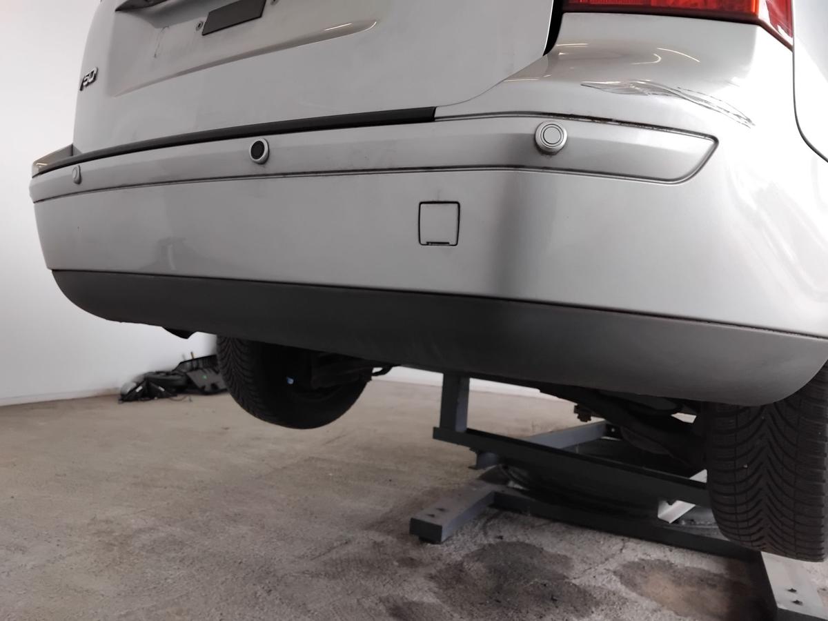 Volvo V50 II Kombi orig Sto&szlig;stange Stossf&auml;nger hinten 477 Electric Silber BJ2007