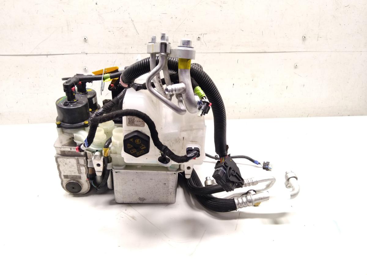 Tesla Model 3 original W&auml;rmtauscher Super Manifold mit Octavalve BJ2021