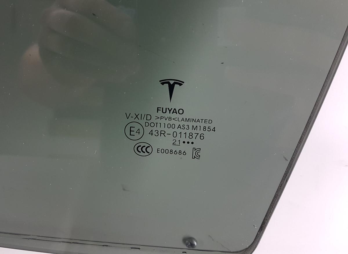 Tesla Model Y T&uuml;rscheibe hinten links abgedunkelt VSG Verbundglas Bj2022