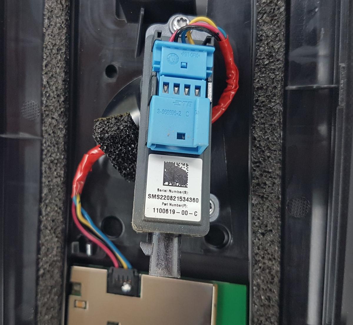 Tesla Model Y Blende B S&auml;ule 151625800E Bj2022 inkl Kamera