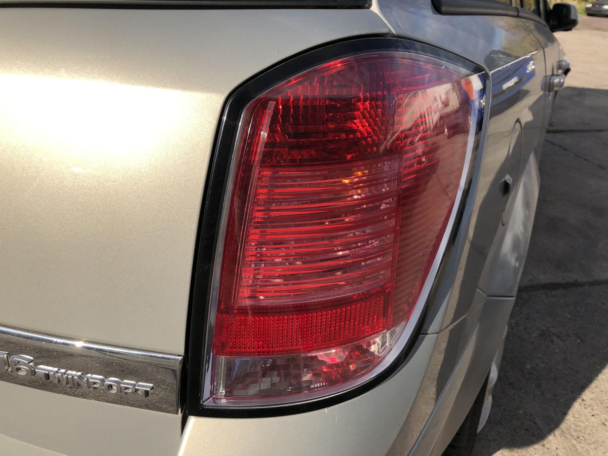 Opel Astra H Caravan Rückleuchte rechts Rücklicht Heckleuchte Rückscheinwerfer