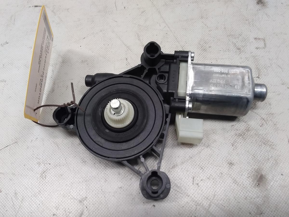 Skoda Karoq Bj.2022 original Fensterhebermotor vorn links 0130822717