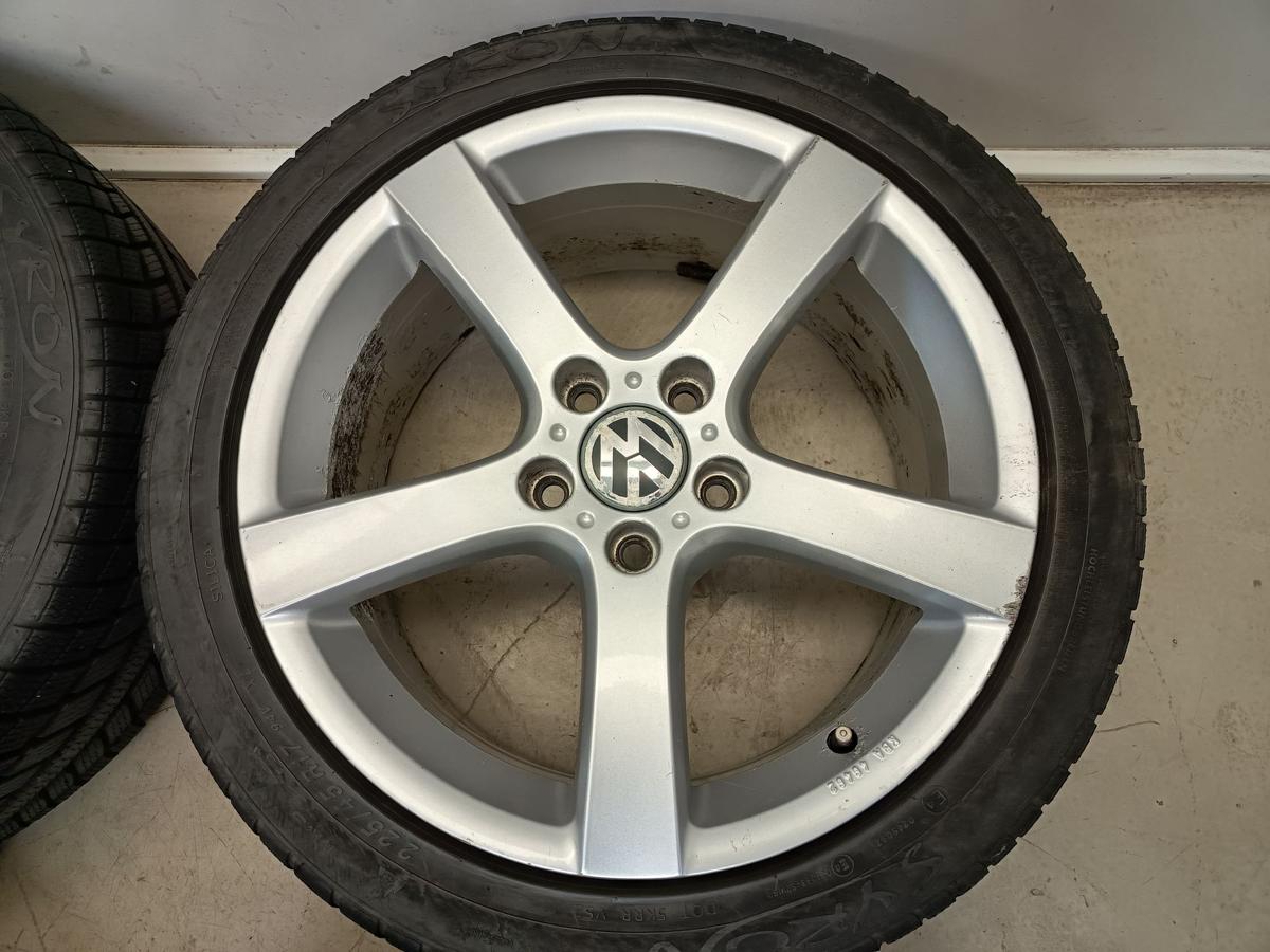 VW Golf V orig Satz Alufelgen 7,5x17 ET50 Bj 2008 KBA46462