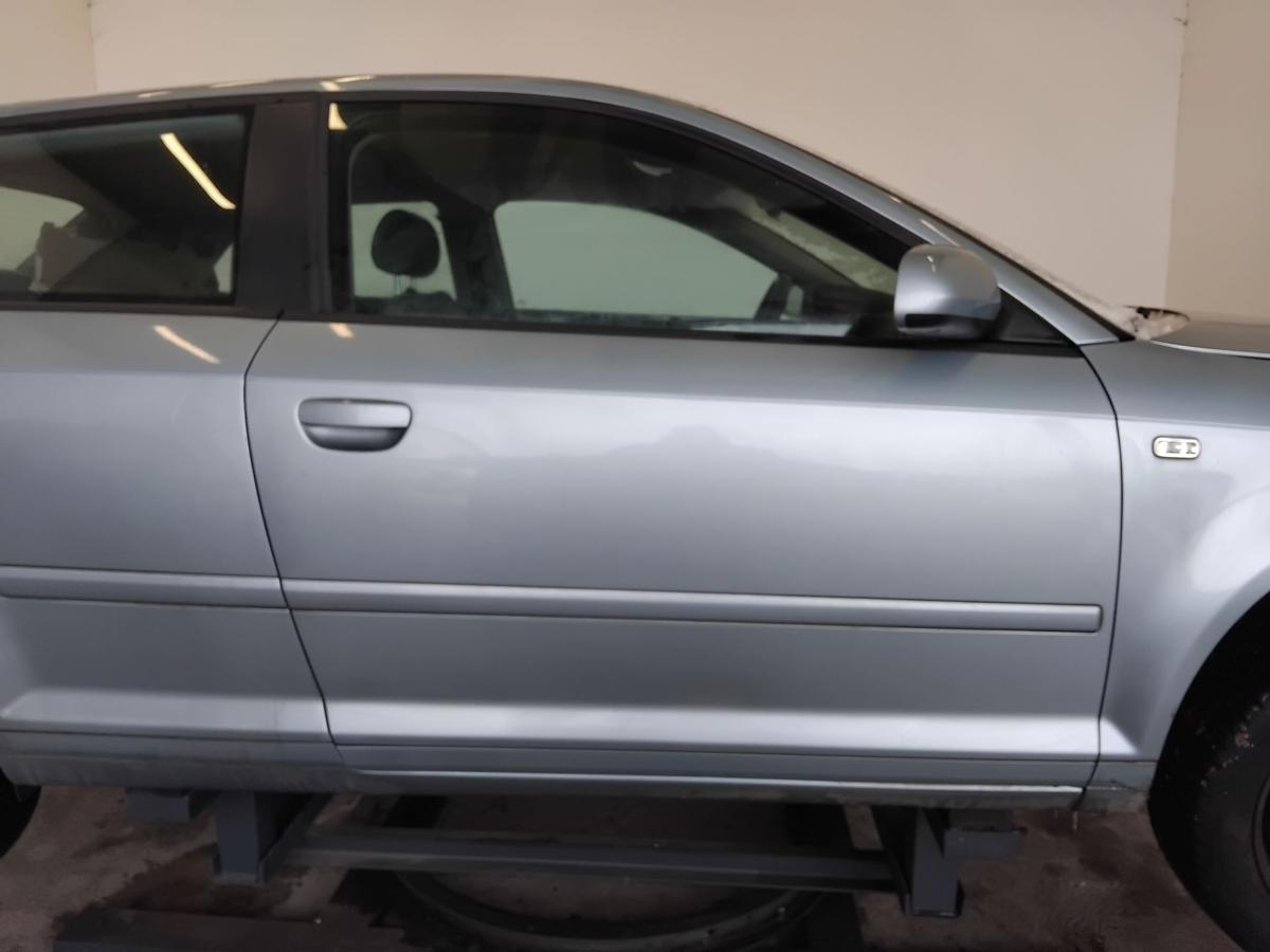 Audi A3 8P T&uuml;r vorn rechts Beifahrert&uuml;r 3-T&uuml;rer LY5J Liquidblaumetallic BJ2007