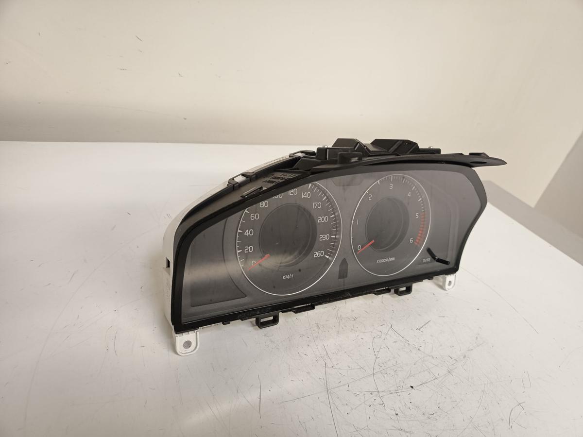 Volvo XC60 I Y20 orig Kombiinstrument 2,4l 129KW Diesel Bj 2010