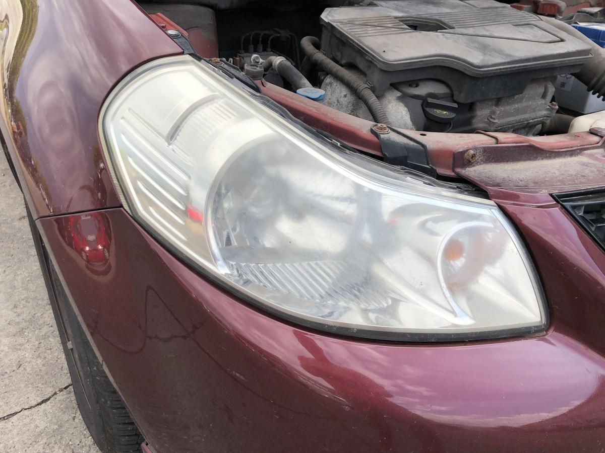 Suzuki SX4 Stufenheck Scheinwerfer rechts Hauptscheinwerfer Halogen Tr&uuml;b Koito