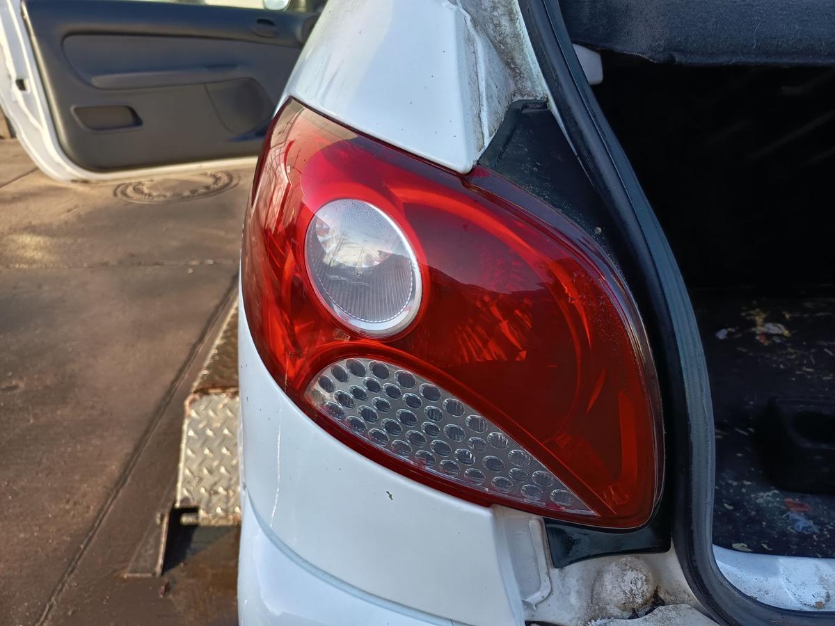 Peugeot 206+ original R&uuml;ckleuchte links Heck/Schluss/Licht Bj 2012
