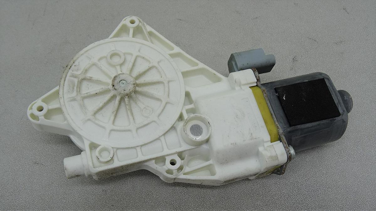 Nissan Micra K12 Bj2009 Fensterhebermotor vorn rechts 0130822203