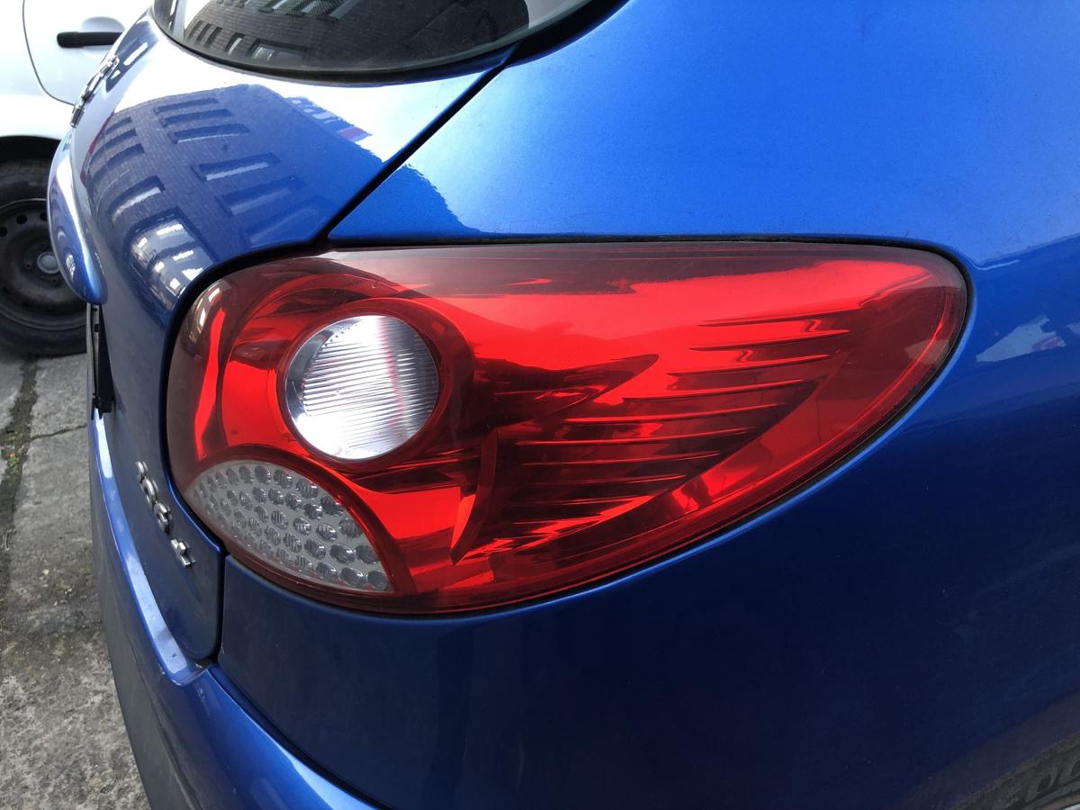 Peugeot 206+ R&uuml;ckleuchte rechts R&uuml;cklicht Heckleuchte Schlusslicht Licht hinten