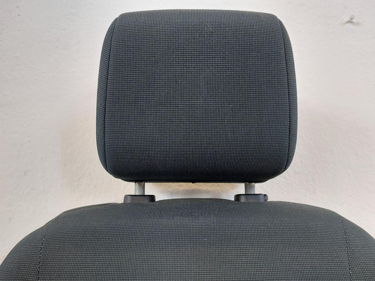 Ford Fiesta JA8 Sitz vorn rechts Beifahrersitz f&uuml;r 3 t&uuml;rer Stoffsitz Autositz