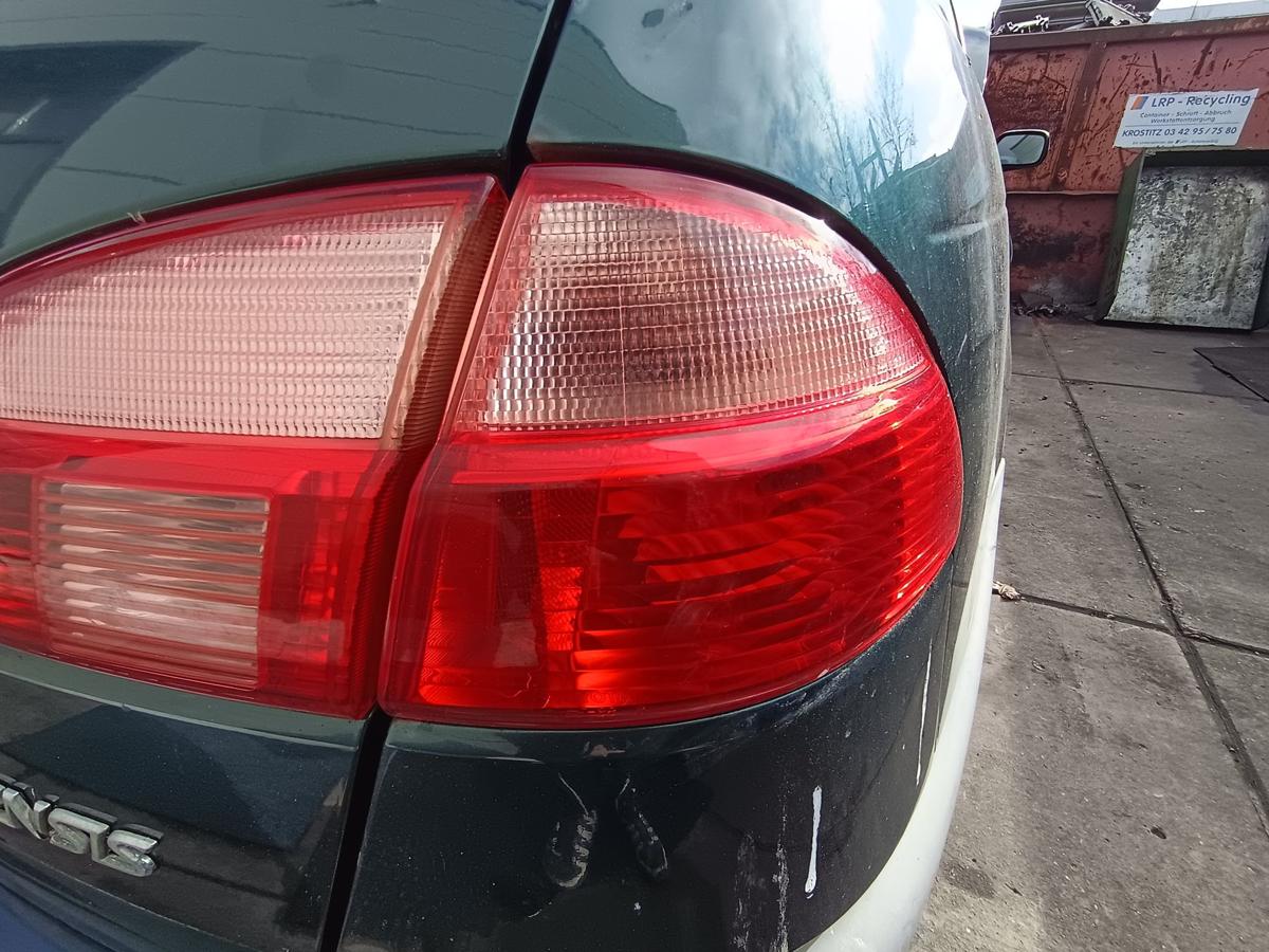 Toyota Avensis T22 Kombi original R&uuml;ckleuchte rechts au&szlig;en Facelift Bj 2001