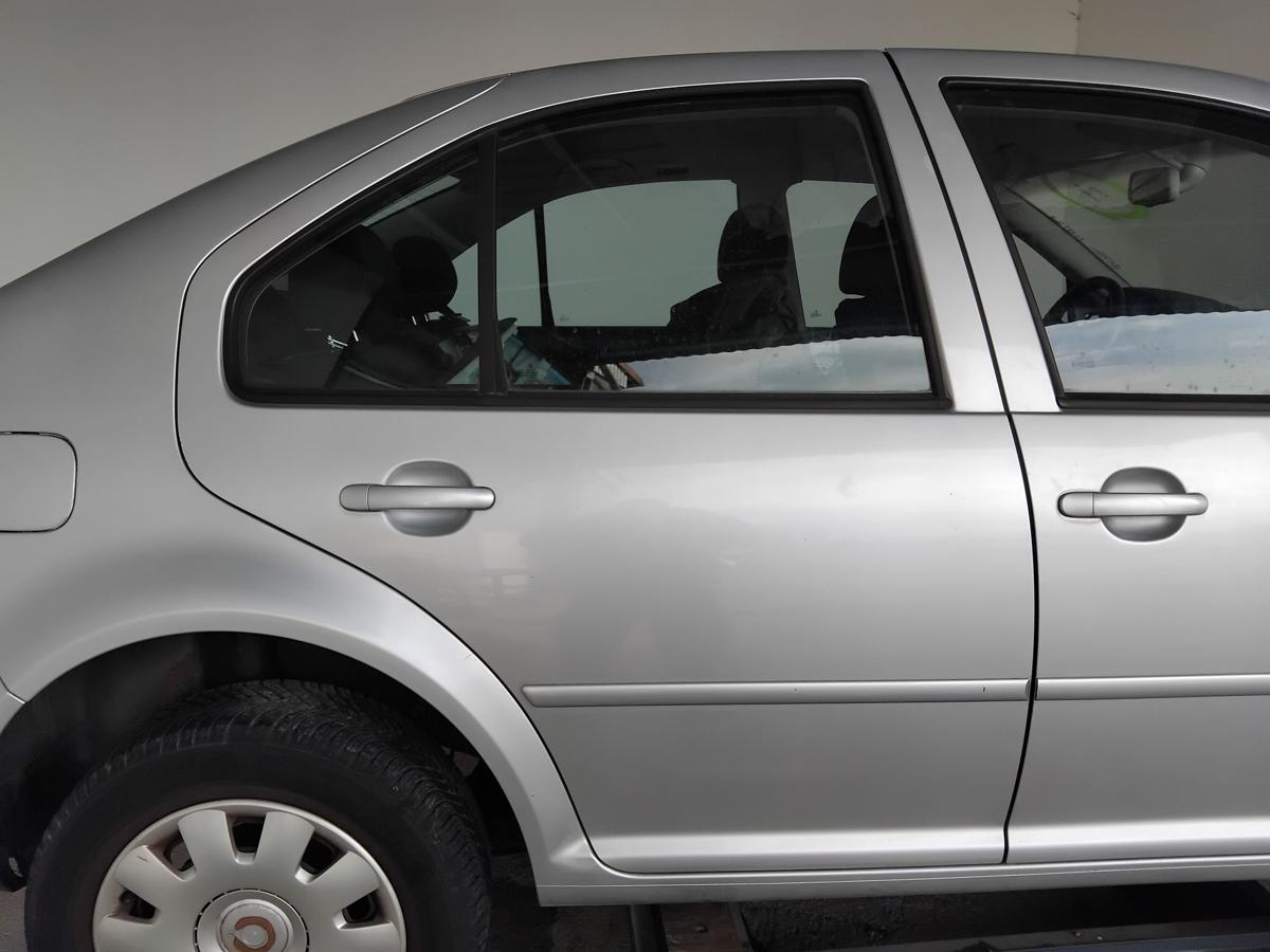 VW Bora 1J Limousine T&uuml;r hinten rechts LA7W reflexsilbermetallic 4-t&uuml;rig BJ2002