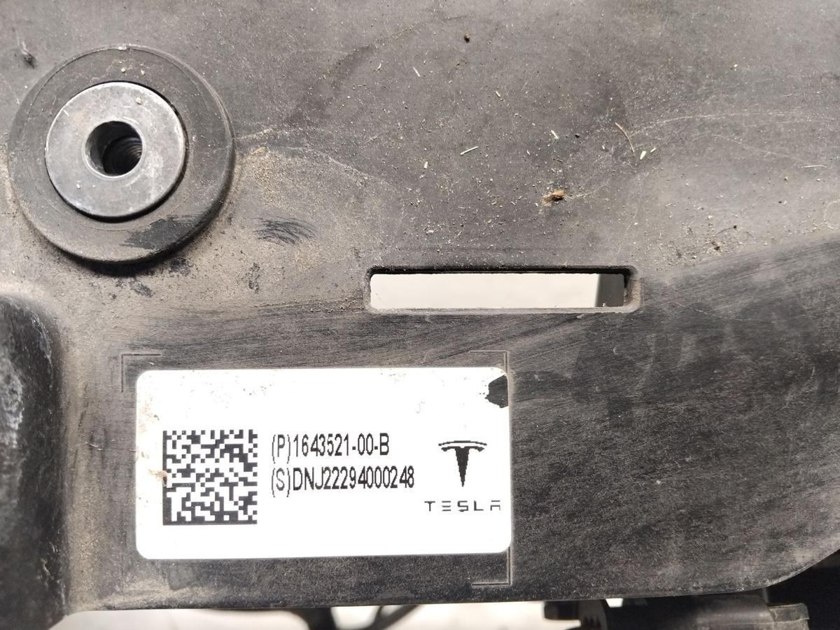 Tesla Model Y original Schlosstr&auml;ger Frontmittelteil BJ2023