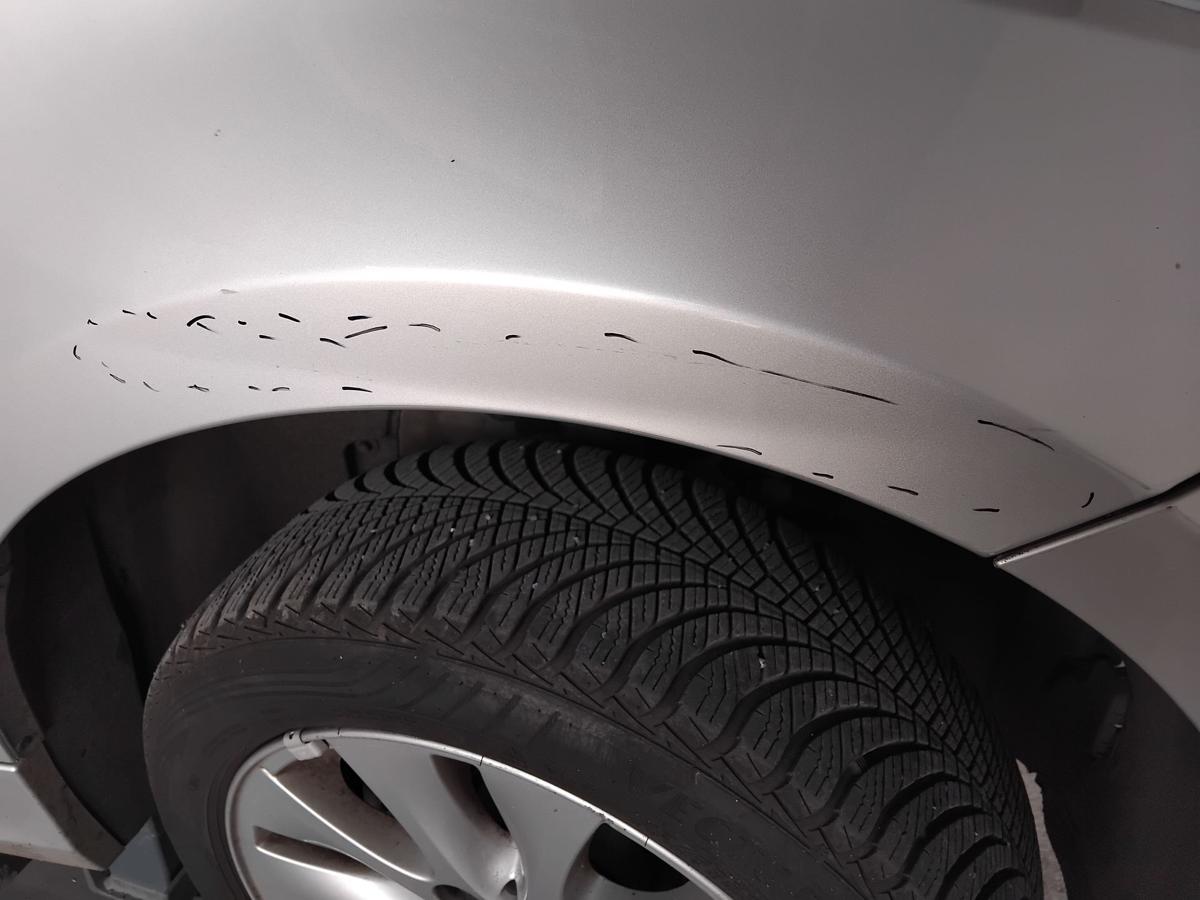 BMW 1er E81 E87 original Kotflügel vorn rechts titansilbermetallic 354 BJ2008