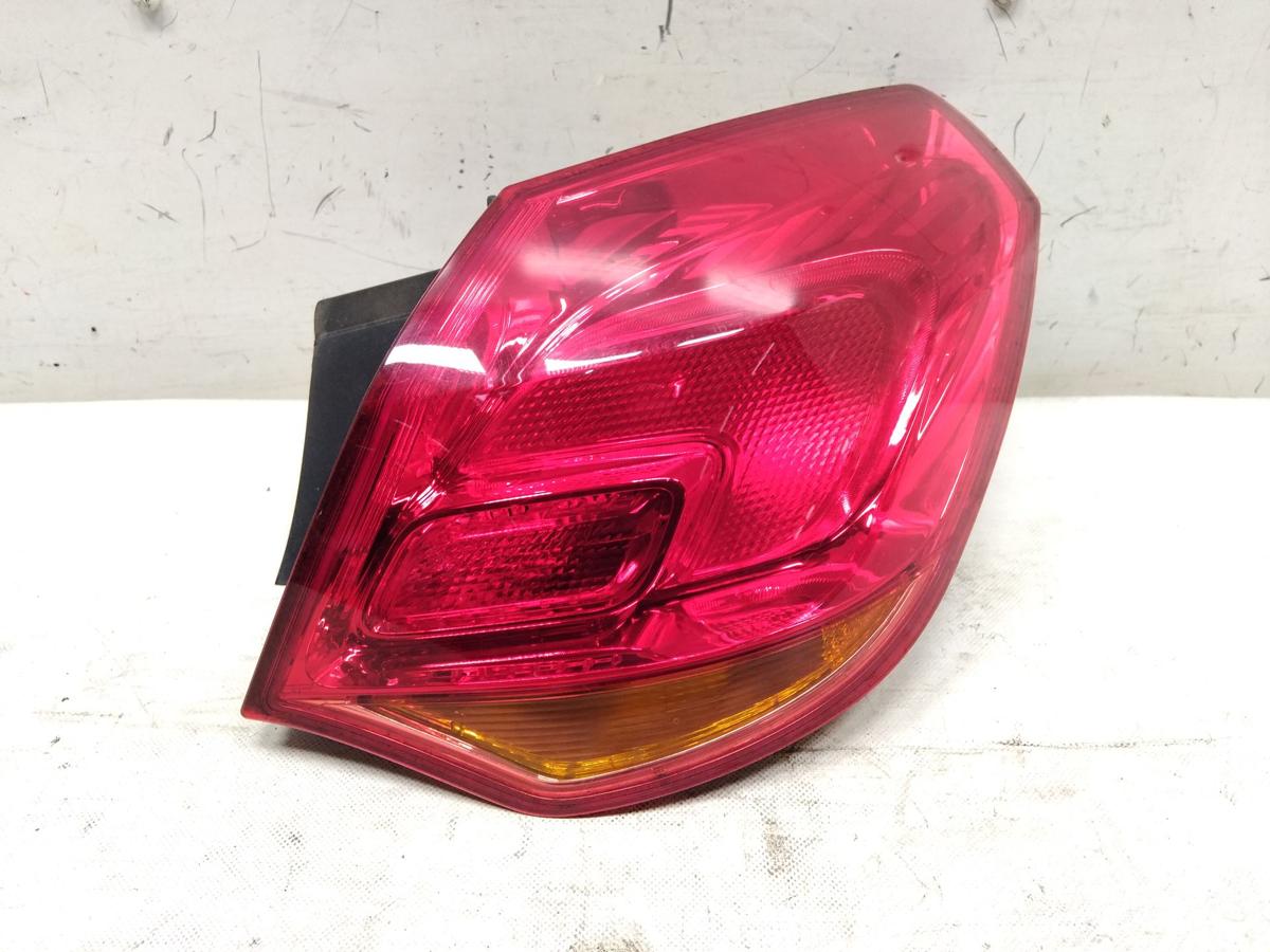 Opel Astra J 5-T&uuml;rer Flie&szlig;heck original R&uuml;ckleuchte Heckleuchte rechts BJ2010