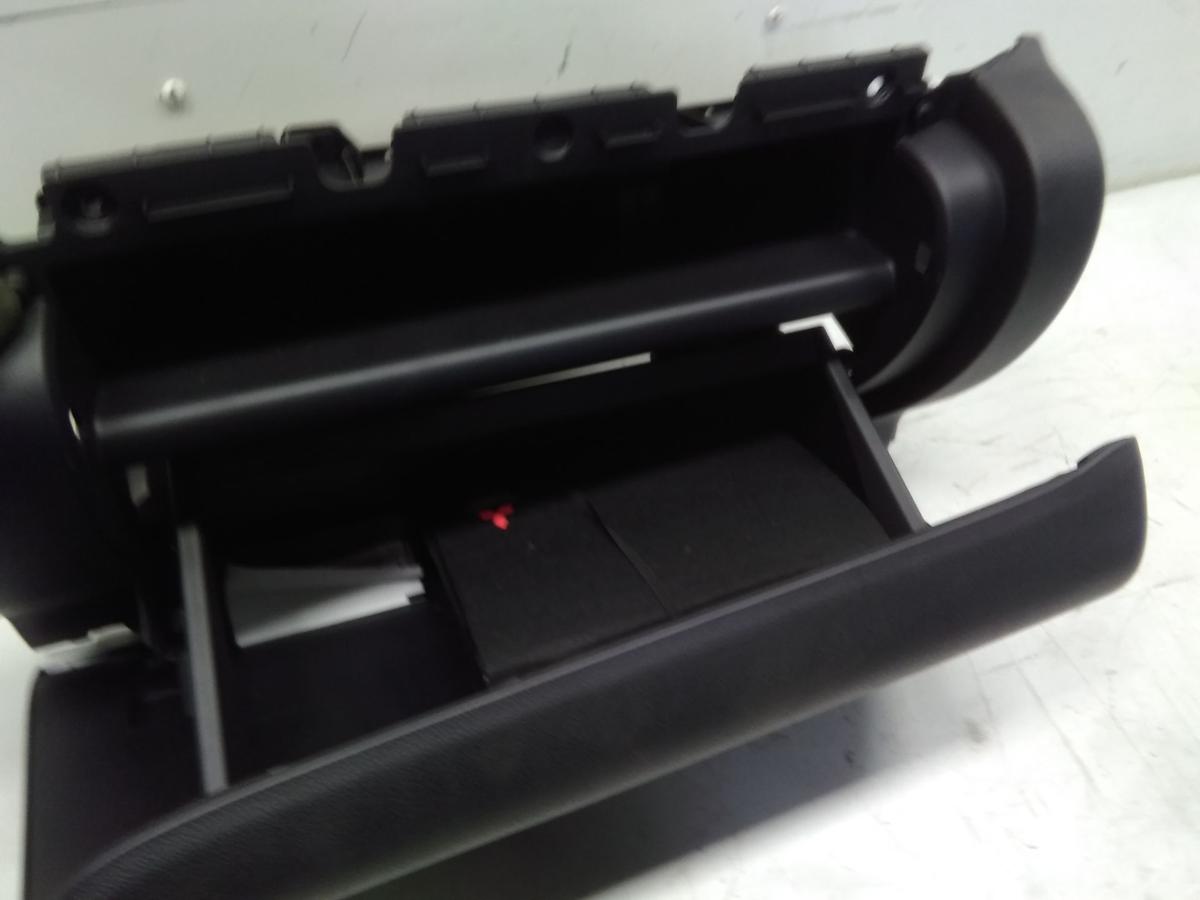 Mitsubishi Eclipse Cross original Handschuhfach Handschuhkasten Ablagefach