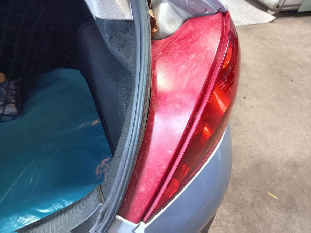 Peugeot 207 Bj 2008 original R&uuml;ck-Schluss-Heckleuchte rechts Beifahrer 5-TRG