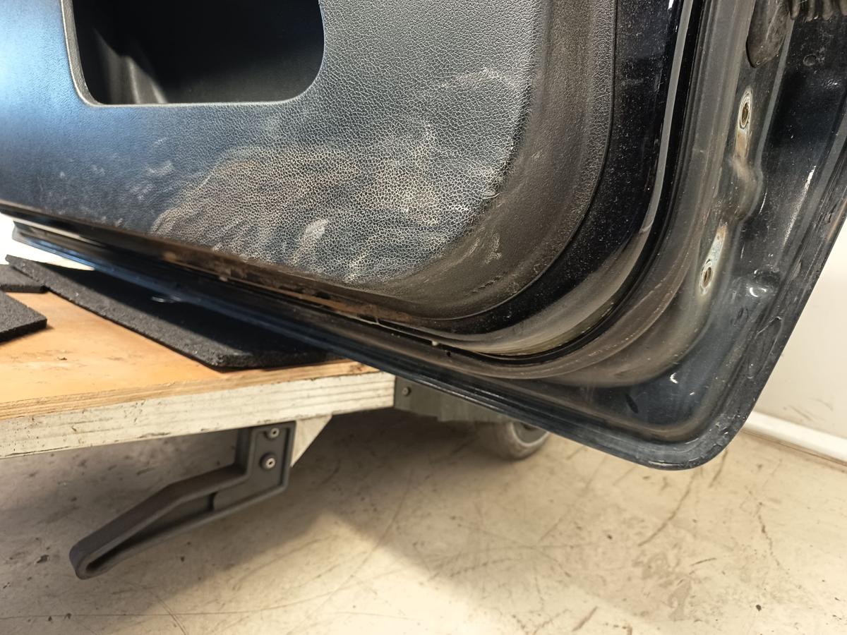 Ford Fiesta VI 3t&uuml;rer original T&uuml;r vorn links Fahrer Pantherschwarz Bj 2006