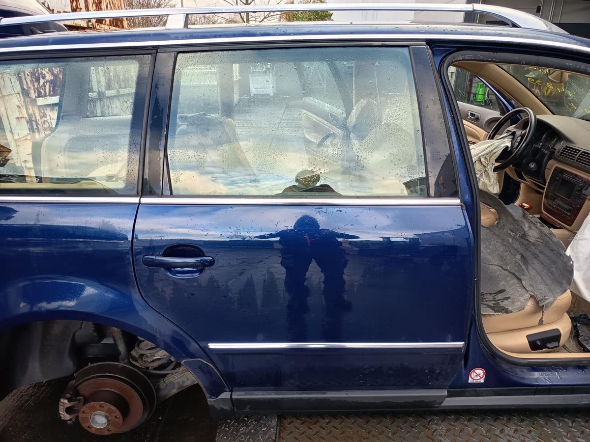 VW Passat 3BG Kombi original T&uuml;r hinten rechts Fond D5Q Shadow Blue Bj 2004