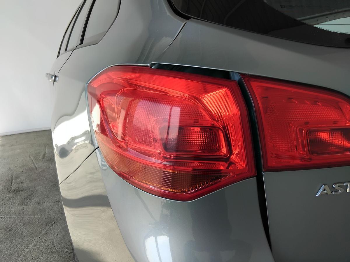 Opel Astra J Sports Tourer original R&uuml;ckleuchte Heckleuchte links BJ2015 Kombi
