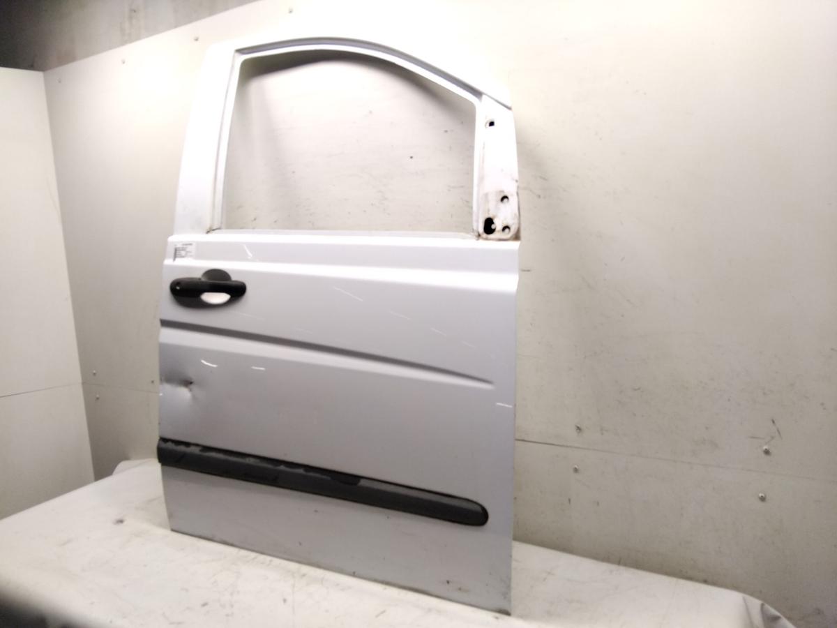 Mercedes Benz Vito 639 T&uuml;r vorn rechts Beifahrert&uuml;r besch&auml;digt Bj.2004 arktikwei&szlig; 9147