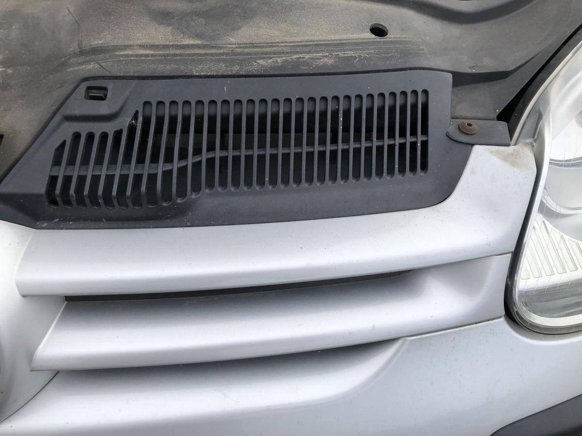 VW Golf 5 1K K&uuml;hlergrill Grill Frontgrill mit Logo LA7W Reflexsilber Metallic