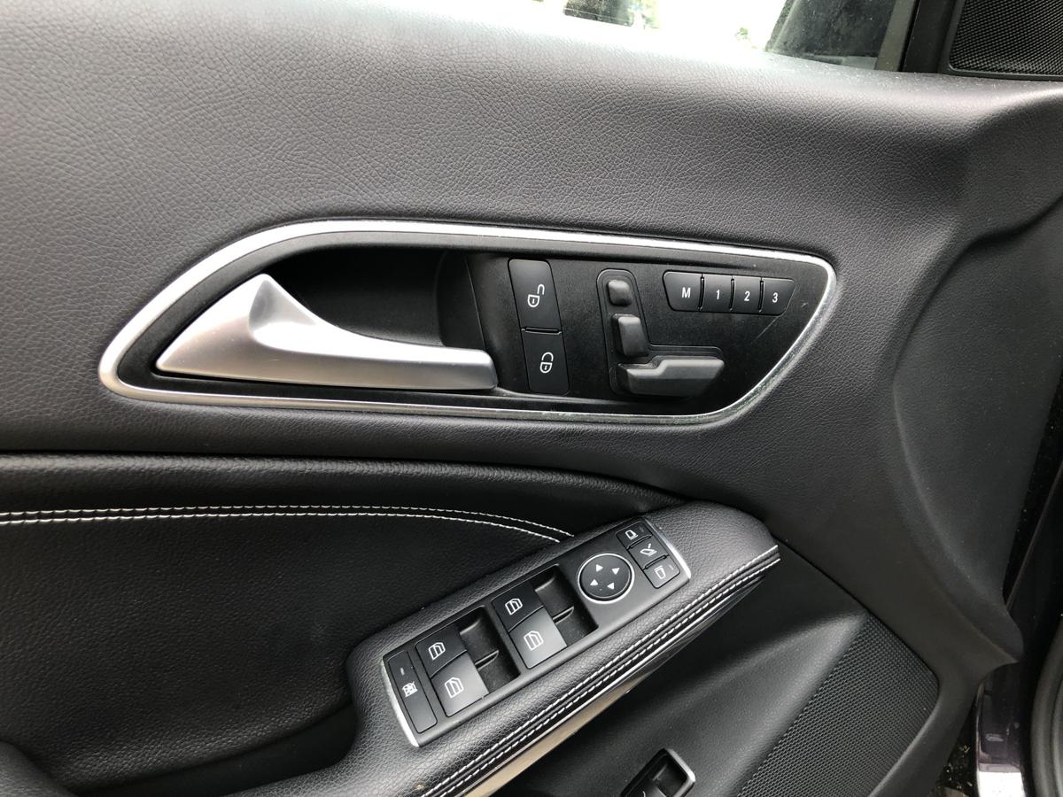 Mercedes CLA C117 bis 16 T&uuml;rverkleidung vorn links Fahrert&uuml;r T&uuml;rpappe Artico