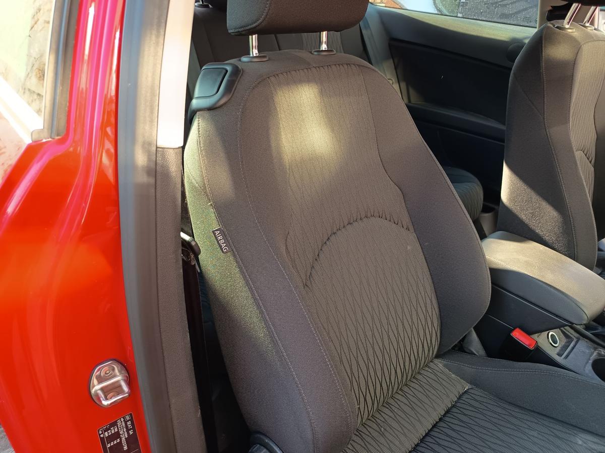 Seat Leon III SC 3t&uuml;rer Beifahrersitz vorn rechts Stoff schwarz/anthrazit Bj2014