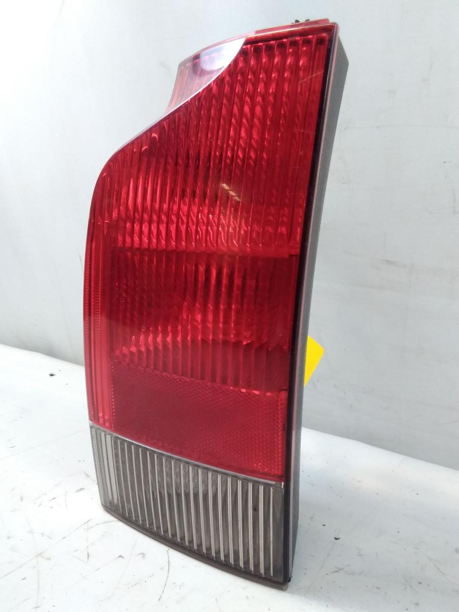 Volvo V70 II Kombi original Rückleuchte Heckleuchte unten links BJ2004
