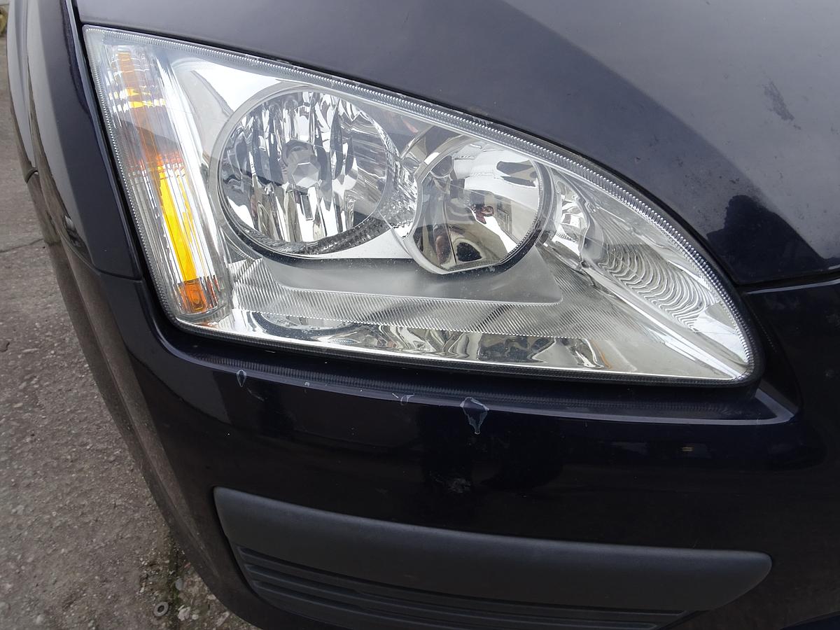 Ford Focus 2 original Scheinwerfer vorn rechts mit Chrom Hintergrund Halogen