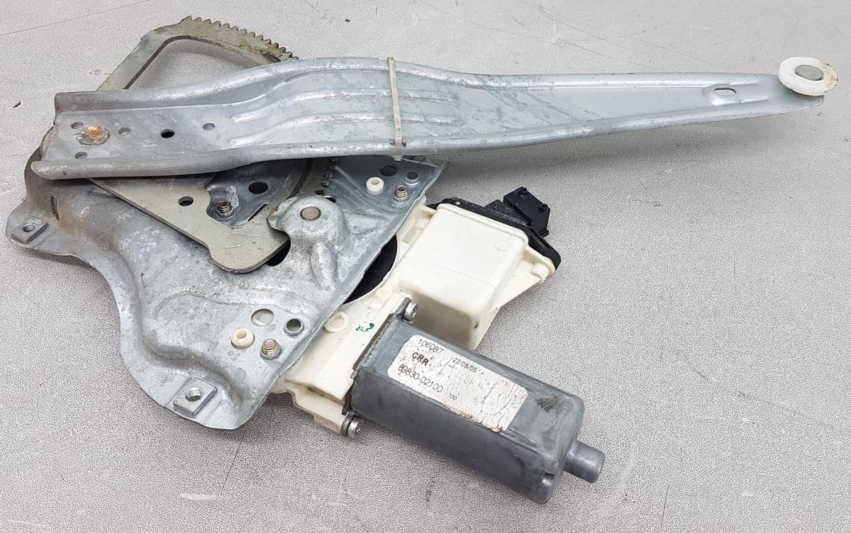 Toyota Corolla E12 Fensterheber hinten rechts 992045100 Bj05 Produktion England