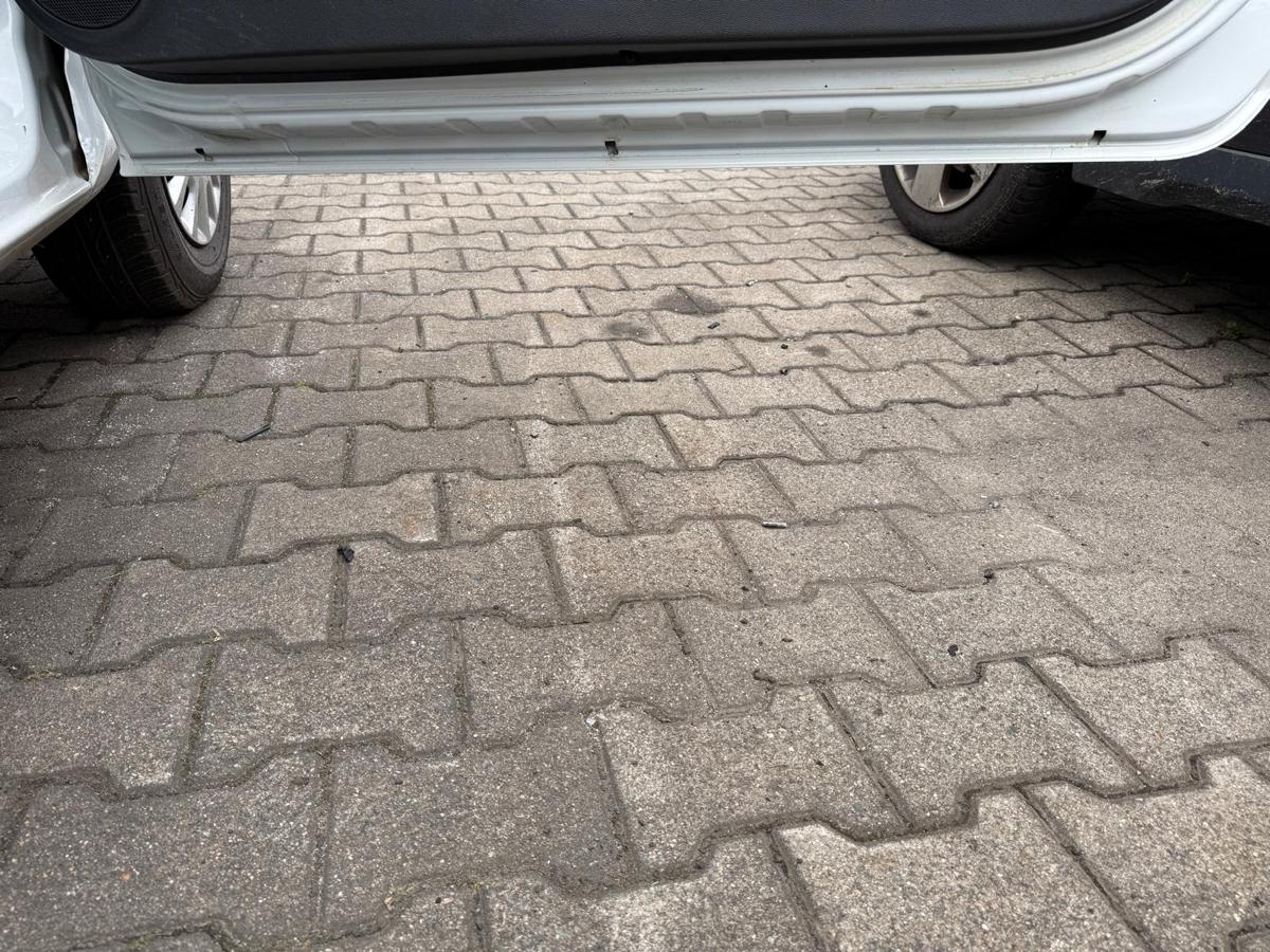 Opel Corsa D original Tür vorn rechts Z474 Casablancaweiss Rohbau 3-Türer BJ10