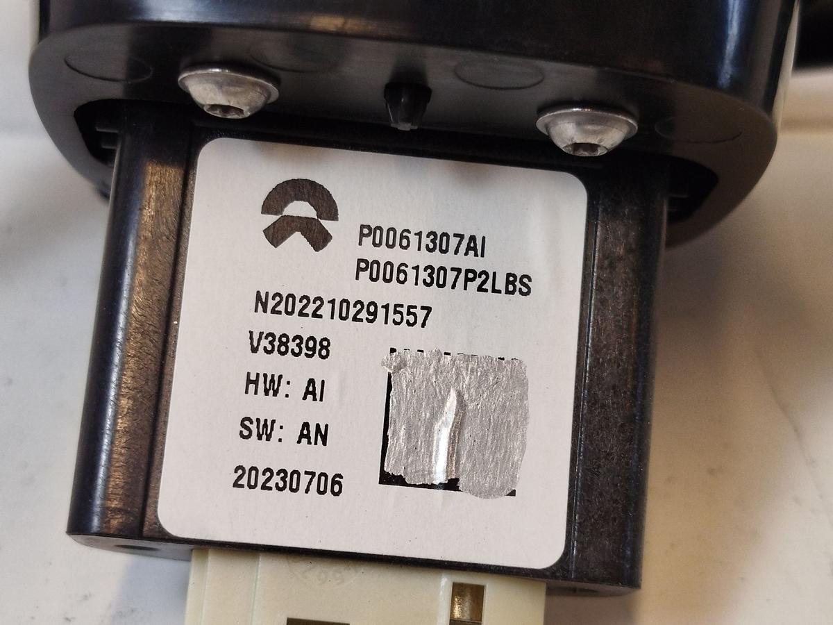 NIO EL6 Elektro SUV Nomi Assistent Armaturenbrett mitte oben OEM