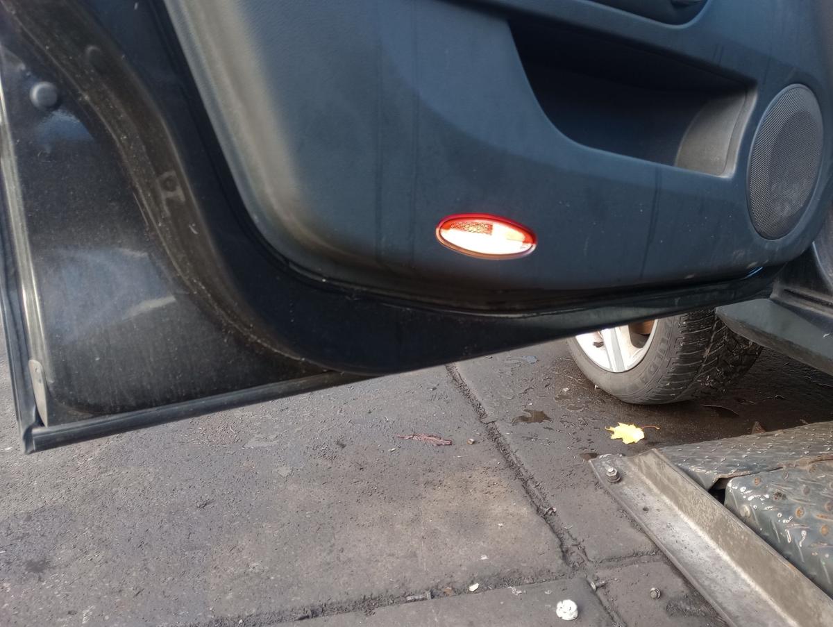 Renault Laguna 3 Grandtour orig Tür VL Fahrertür 676 Perlm.schwarz met Bj 10