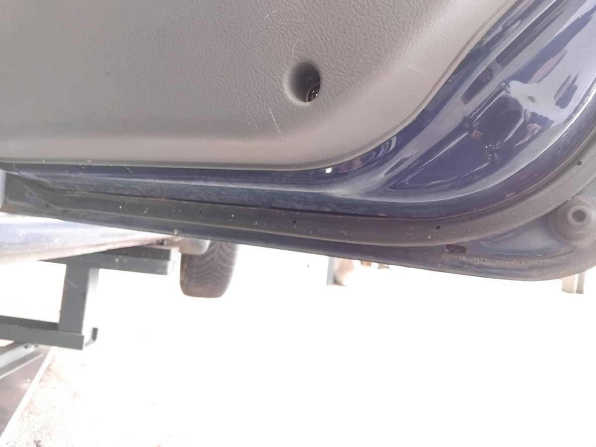 Kia Carens II original T&uuml;r hinten rechts 1C Imperial Blue BJ2002