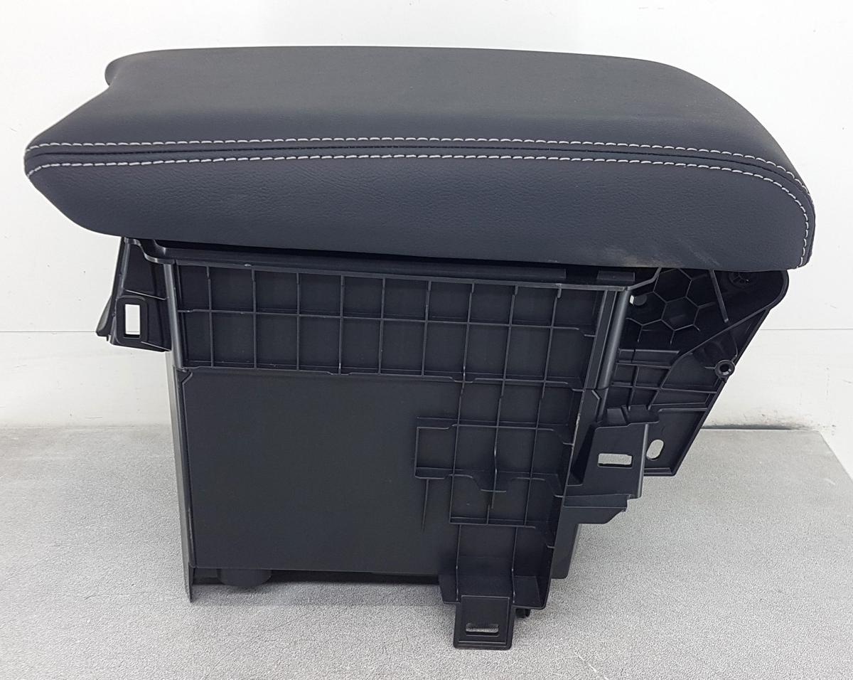 Mitsubishi Eclipse Cross Mittelarmlehne Bj2023 schwarz
