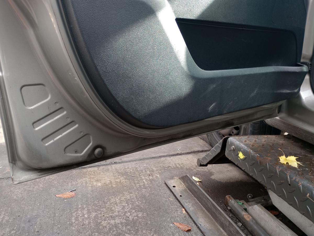 Skoda Fabia II original Tür vorn links Fahrer (Roh) F8H Beige Bj 2010