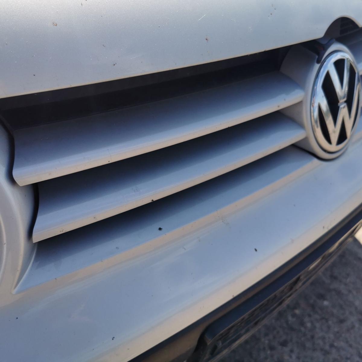 VW Golf 4 IV 1J Kühlergrill Frontgrill Grill mit Logo LB7Z Satinsilber