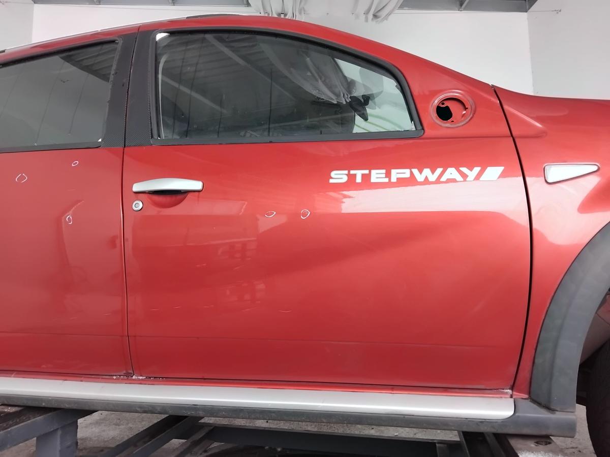 Dacia Sandero 1 Stepway T&uuml;r vorn rechts Beifahrert&uuml;r TEB76-Rouge de Feu BJ2010
