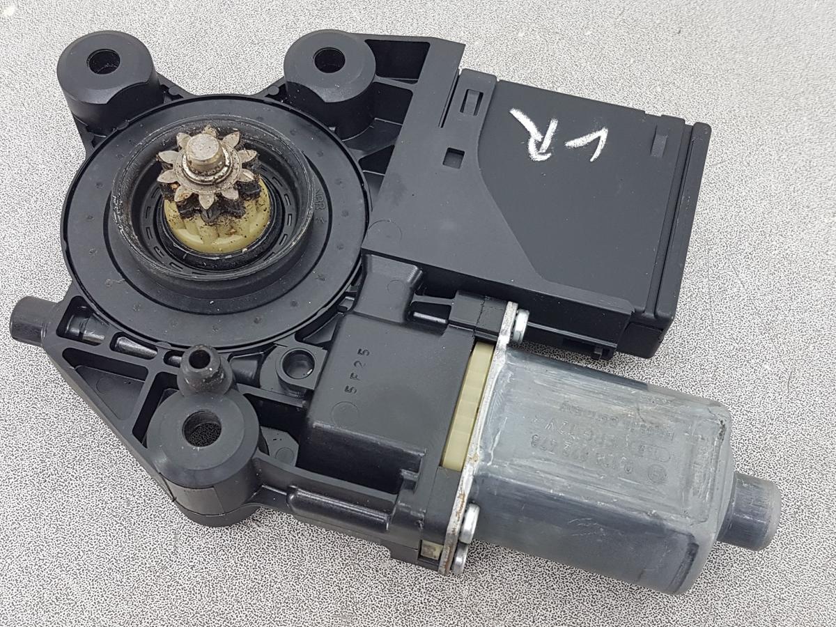 Renault Megane III Motor Fensterheber vorn rechts 807301111R 0130822478 Bj11