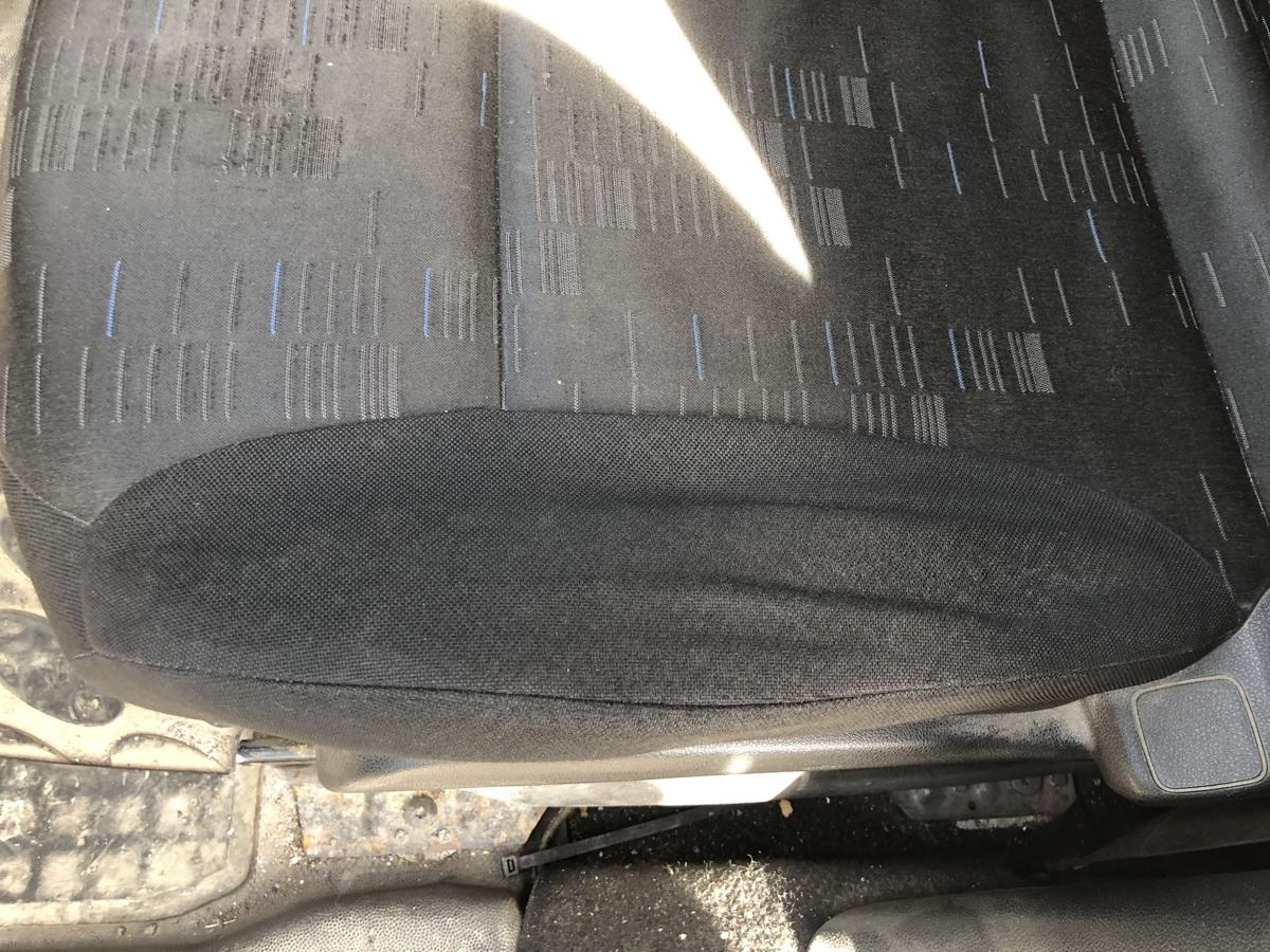 Citroen Berlingo B9 Kasten Fahrersitz Sitz vorn links Stoff Text lesen