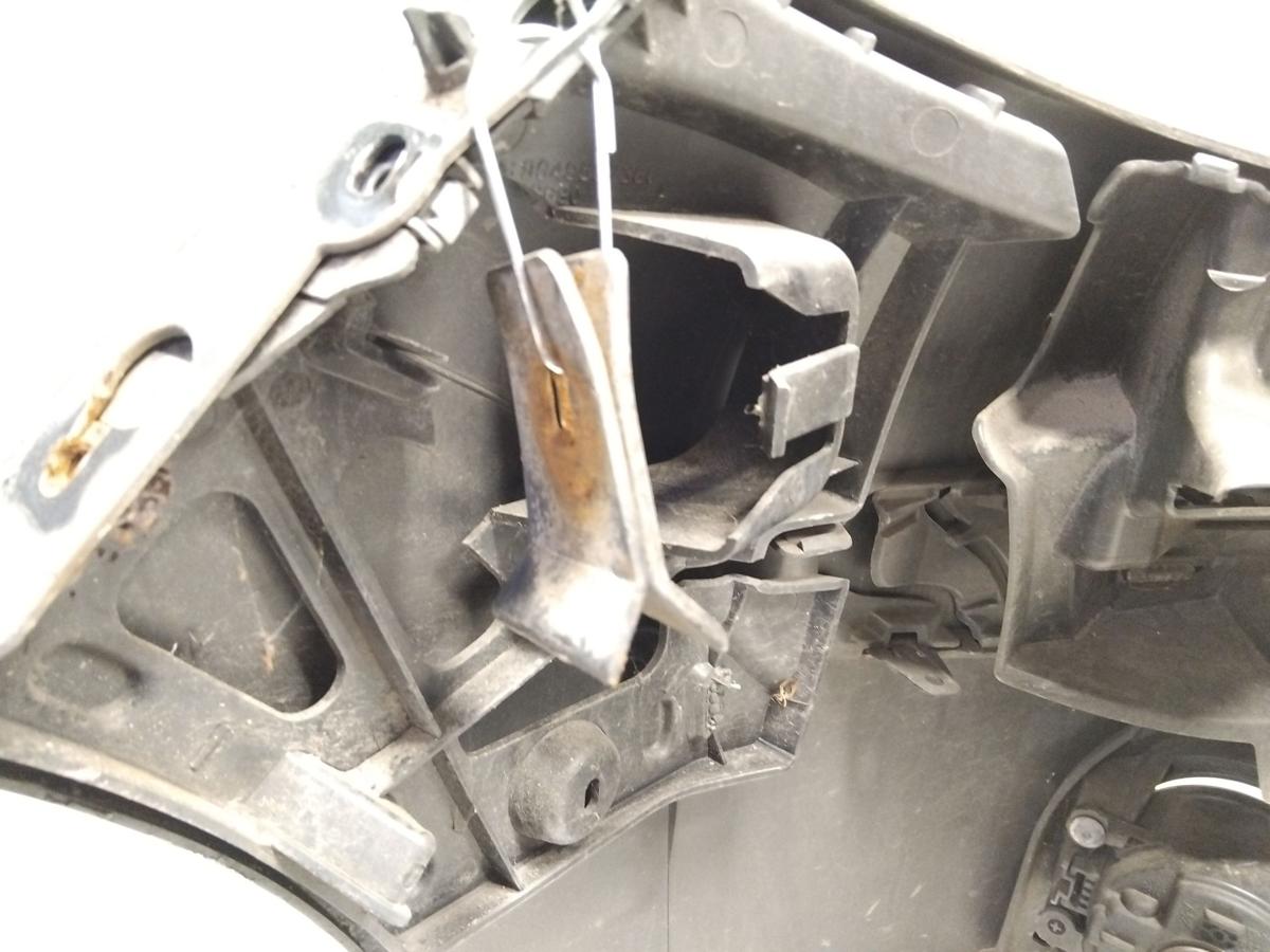 Peugeot 207 SW original Sto&szlig;f&auml;nger Sto&szlig;stange vorn mit M&auml;ngeln Bj.2009