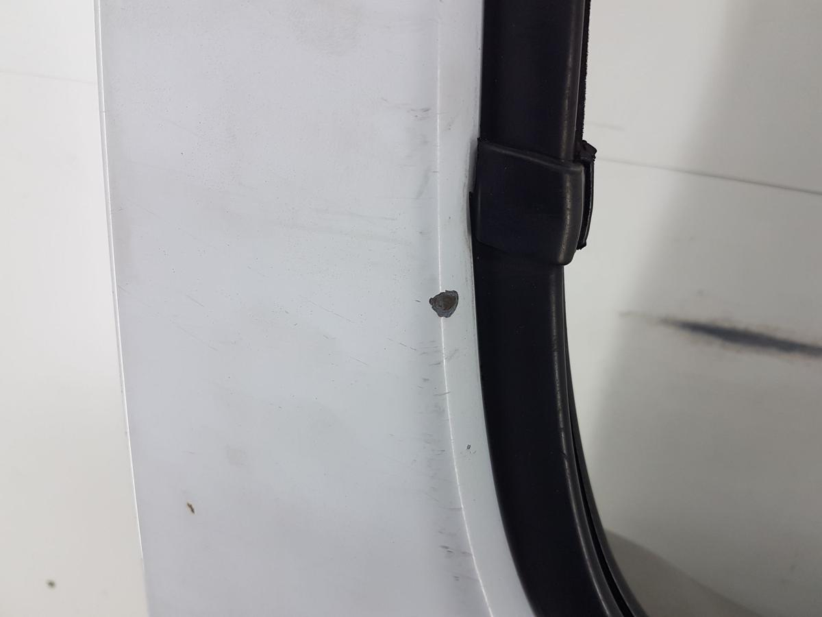 Opel Vivaro Tür vorn rechts in 10U Casablancaweiss Bj2007