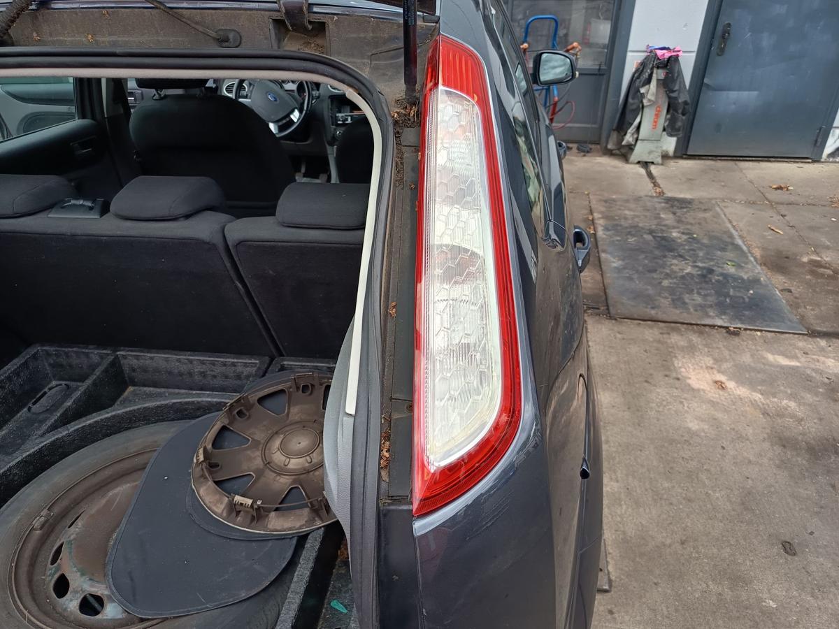 Ford Focus DA3 Flie&szlig;heck original R&uuml;ckleuchte rechts Heck Schlusslicht Bj 2009