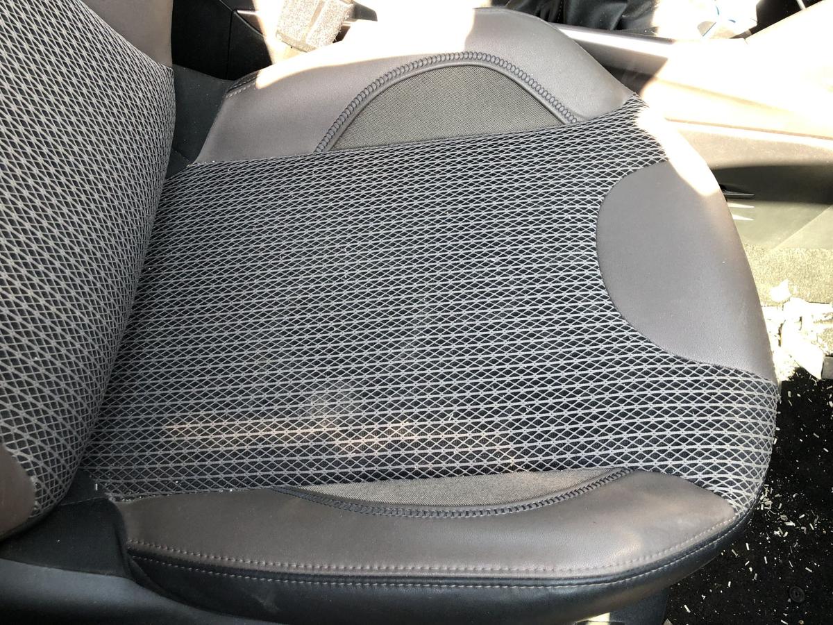 Peugeot 2008 I CU Sitz vorn rechts Beifahrersitz Kunstleder Stoff braun Heizung