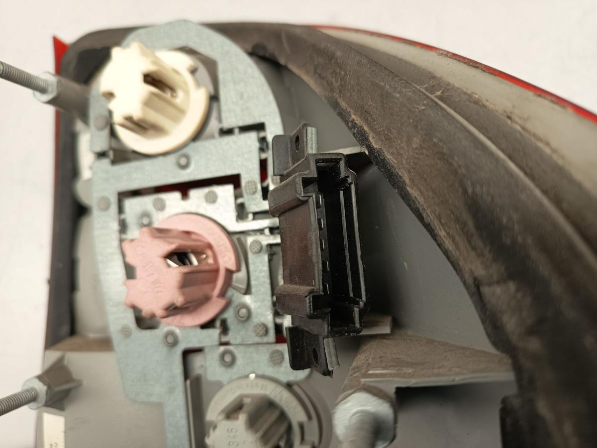 Mercedes E-Klasse Kombi S210 original R&uuml;ckleuchte links aussen Baujahr 1998