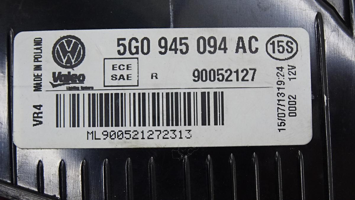 VW Golf VII Bj2014 Rückleuchte innen rechts 5G0945094AC 90052127 ohne LED