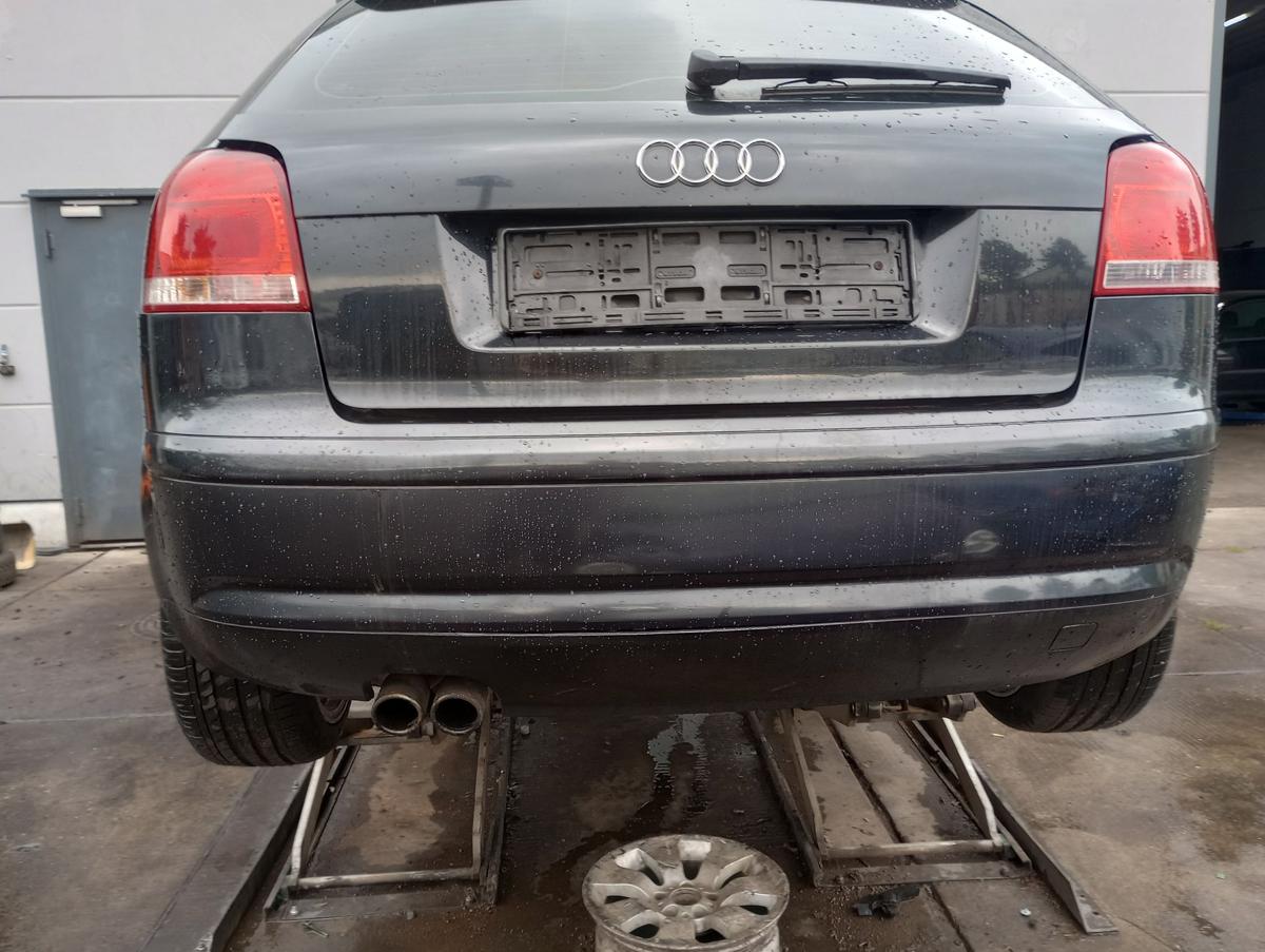 Audi A3 8P original Stossfänger Stoßstange hinten Z9W Ebonyschwarz Bj 2005